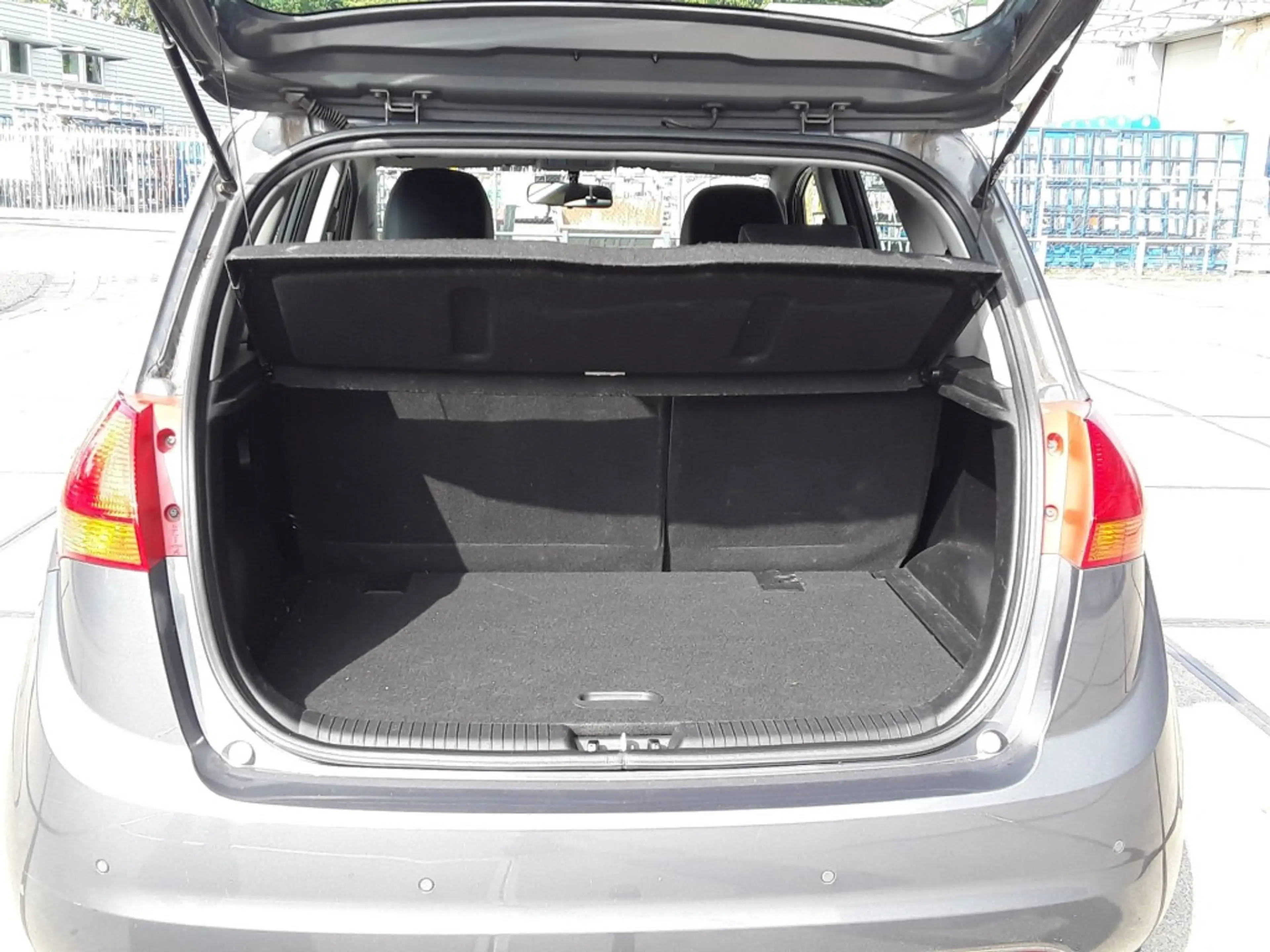 Kia Venga 1.6 CVVT X-ECUTIVE — photo 9