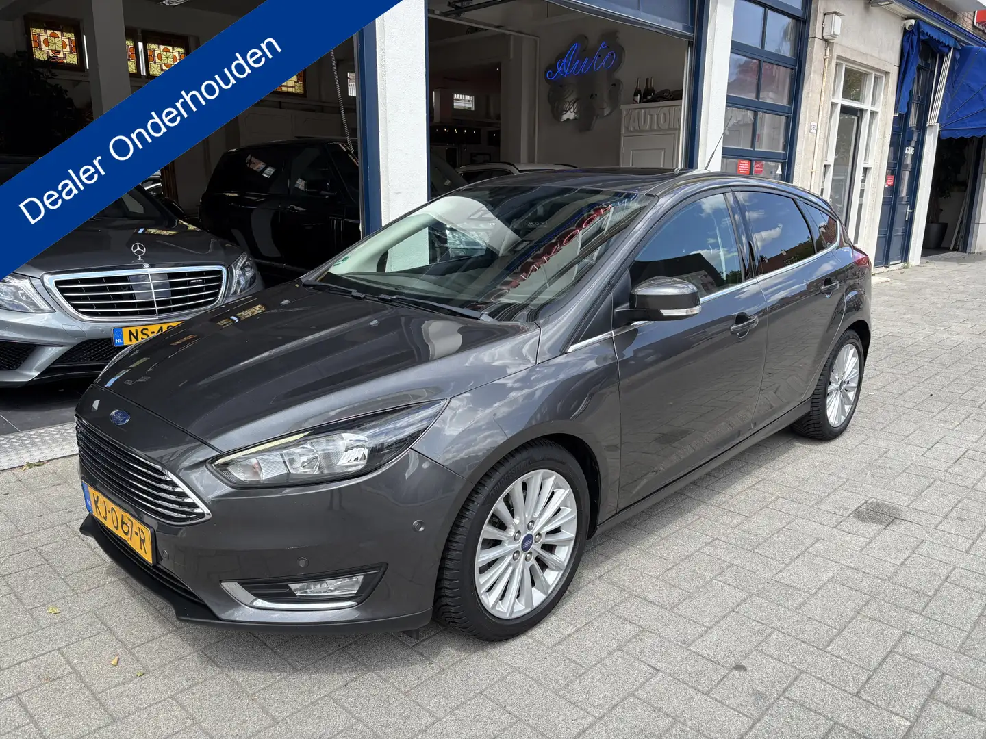 Ford Focus 1.5 Titanium NL AUTO/DEALER OND./NAVI/CAMERA/DAK Grau - 1