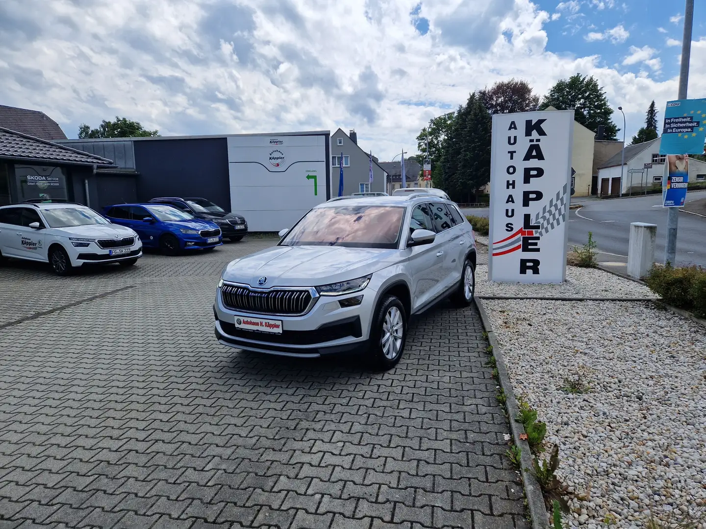 Skoda Kodiaq Style 2.0 TSI DSG 4x4 Navi AHK 1a Zustand Silber - 1