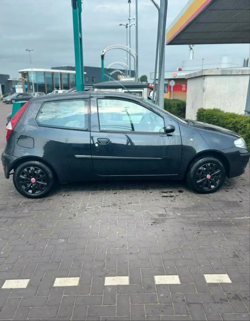 Fiat Punto Zwart - 1