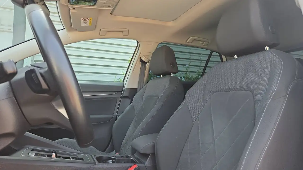Volkswagen Golf Standard Model — photo 28