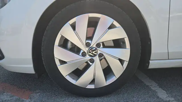 Volkswagen Golf view 18