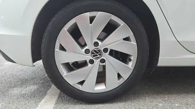 Volkswagen Golf view 16