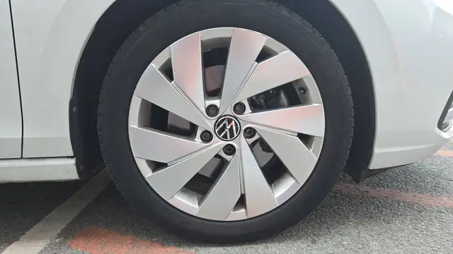 Volkswagen Golf view 17