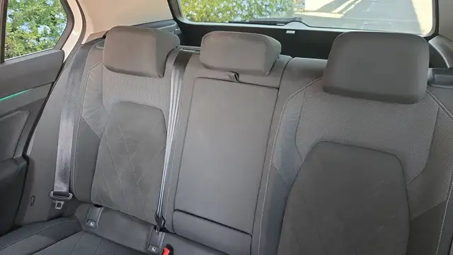 Volkswagen Golf view 9