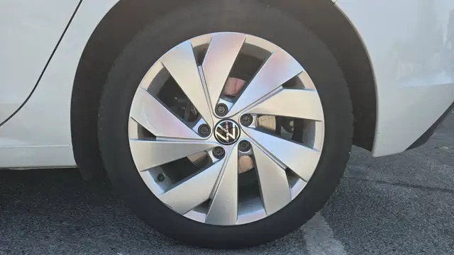 Volkswagen Golf view 19