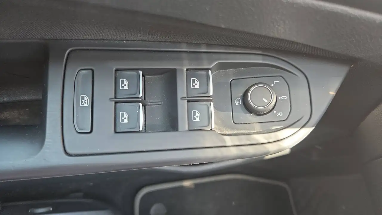 Volkswagen Golf Standard Model — photo 23