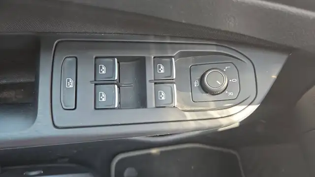 Volkswagen Golf view 23