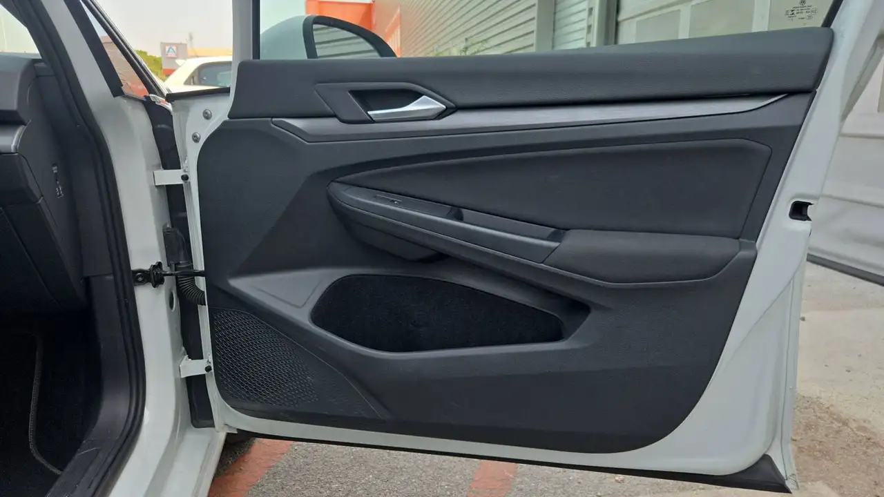 Volkswagen Golf Standard Model — photo 22