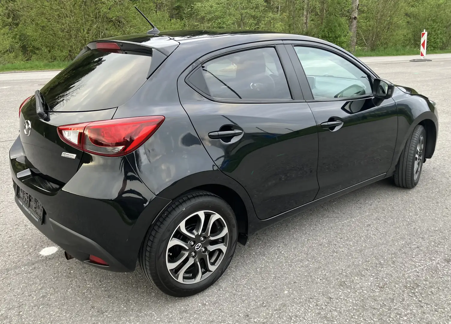 Mazda 2 Mazda 2 G75 Attraction Attraction Schwarz - 1