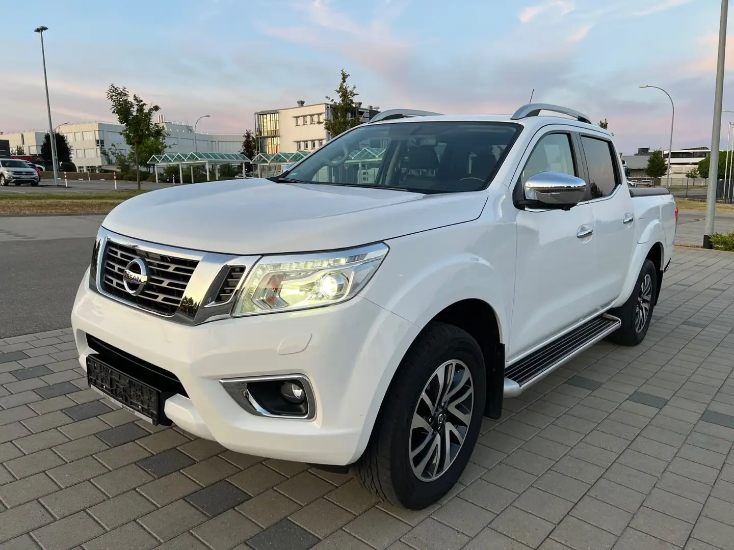 Nissan Navara Double Cab 4x4 * Navi,Xenon,Leder,Autom.* Weiß - 1