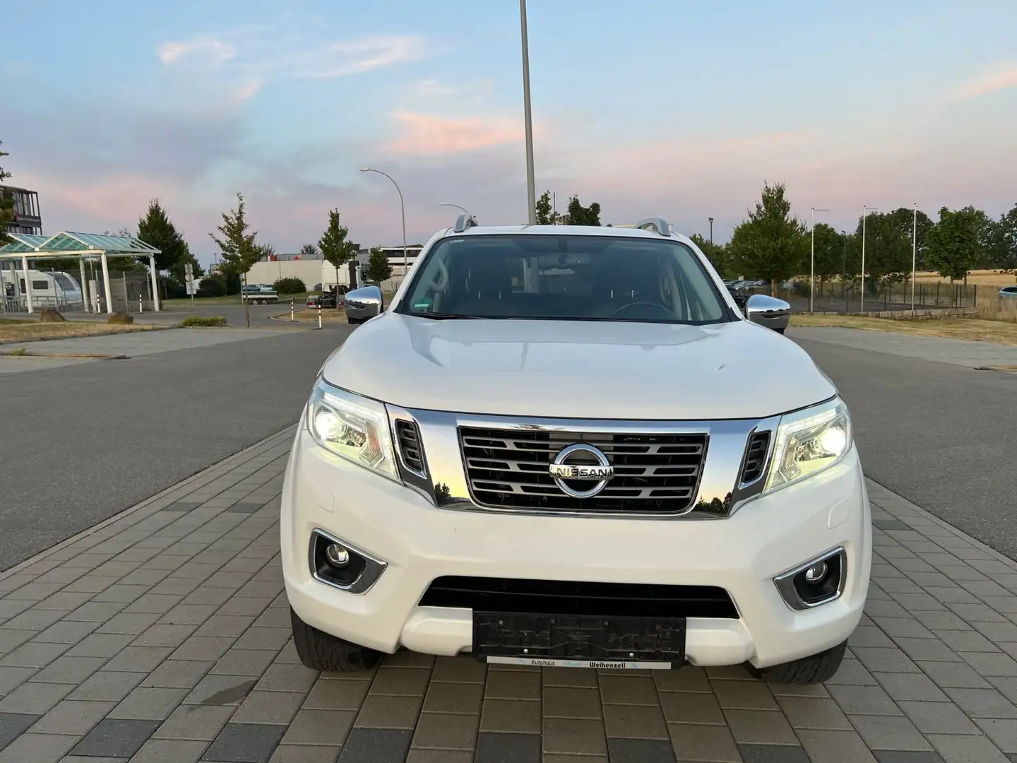 Nissan Navara Double Cab 4x4 * Navi,Xenon,Leder,Autom.* Weiß - 2