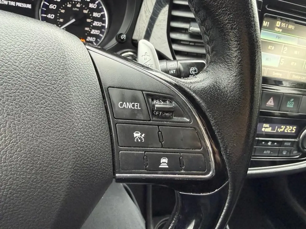Mitsubishi Outlander снимка Mitsubishi Outlander