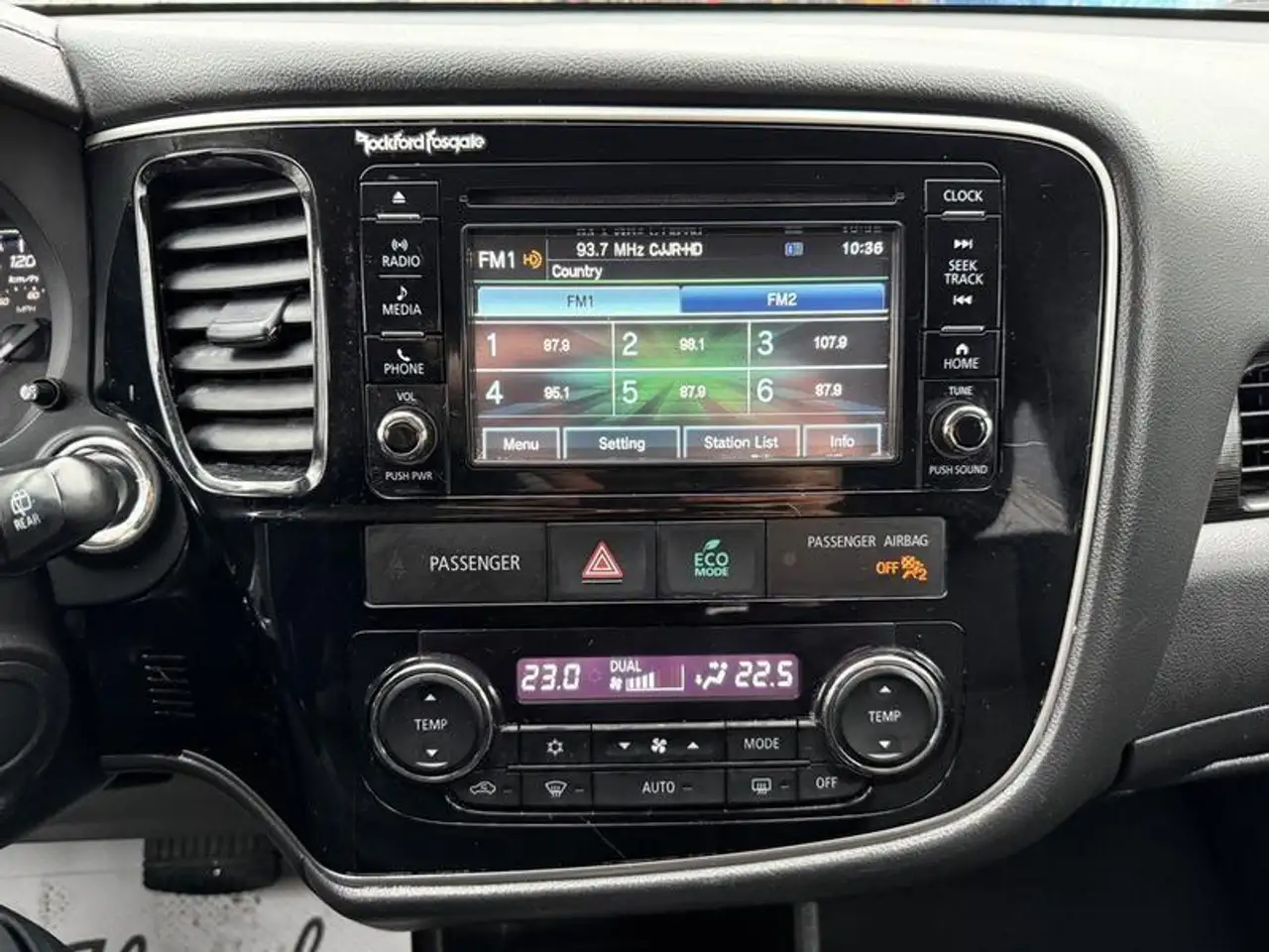 Mitsubishi Outlander снимка Mitsubishi Outlander