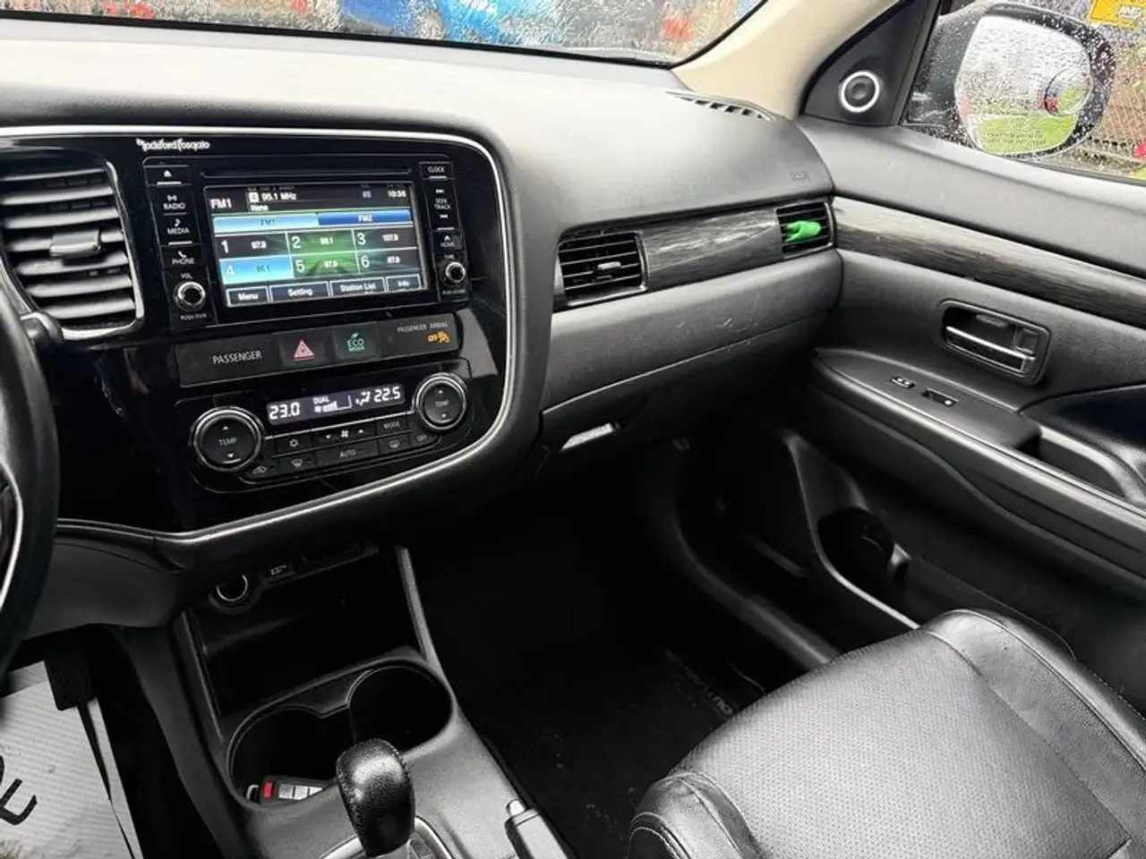 Mitsubishi Outlander снимка Mitsubishi Outlander