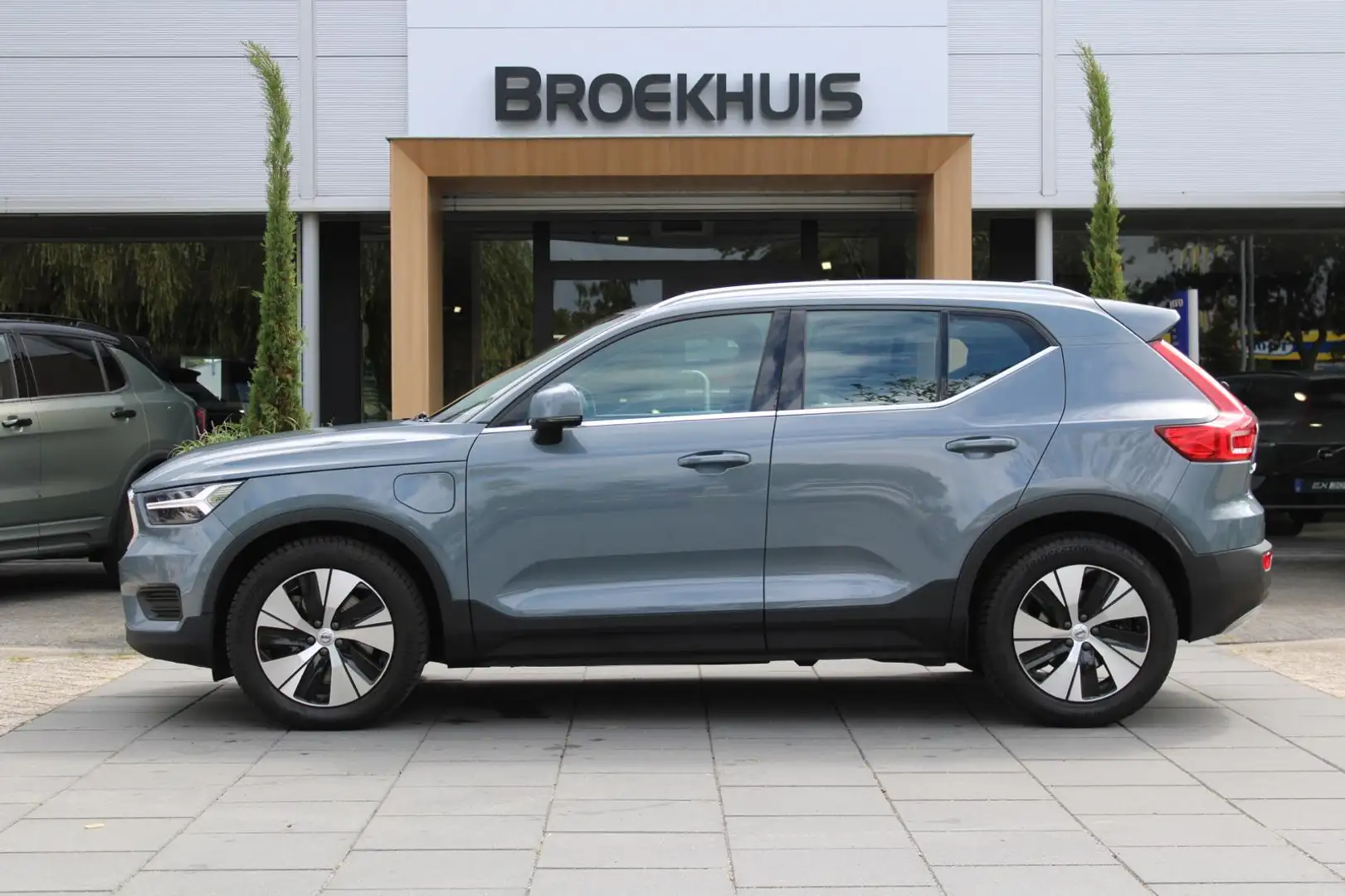 Volvo XC40 1.5 T5 Plug-in hybrid Core Bright | Panoramisch sc Grau - 2