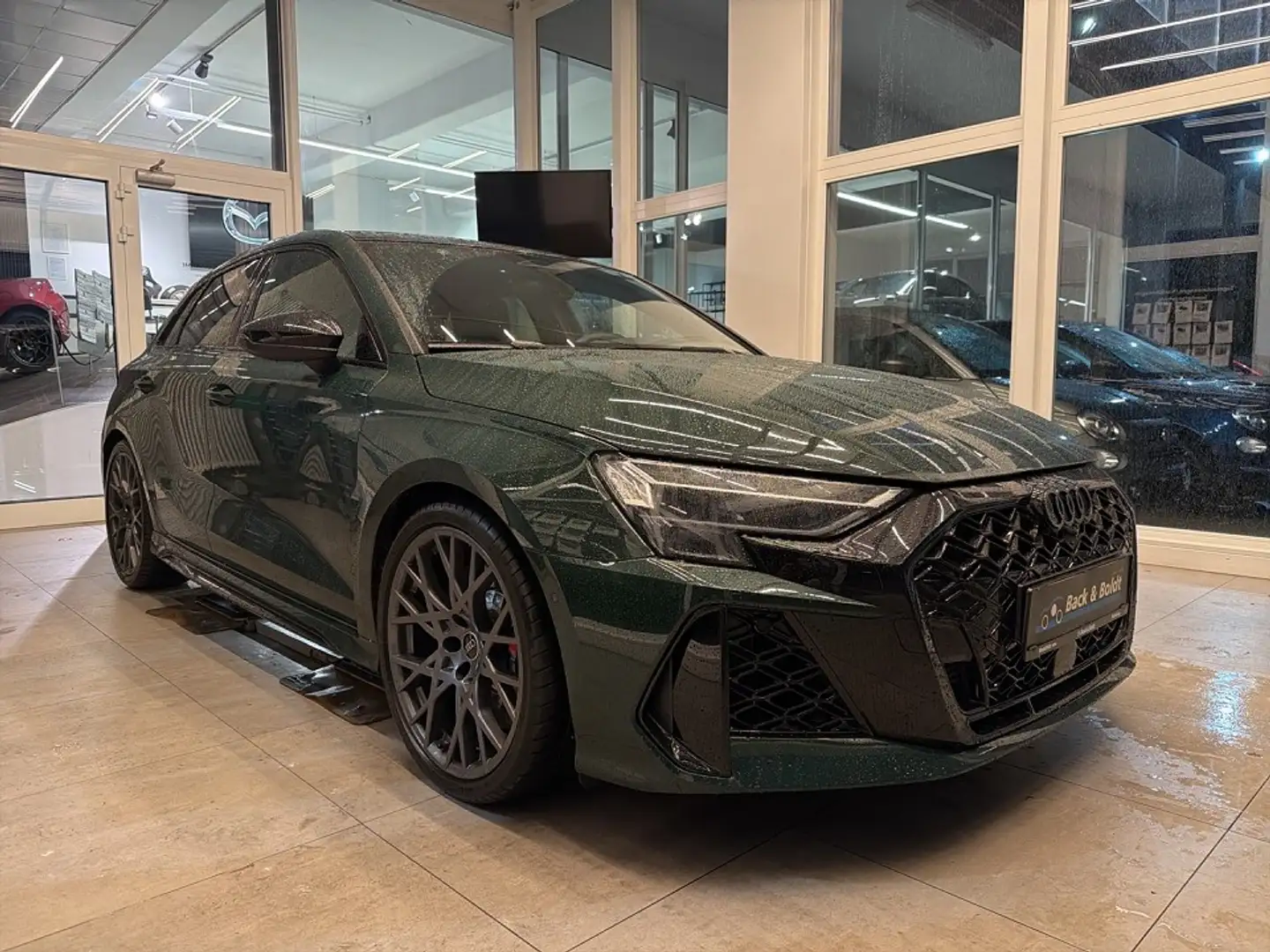 Audi RS3 2.5TFSI INDIVIDUAL+PANO+LEDER+SPORT-AGA Grün - 2