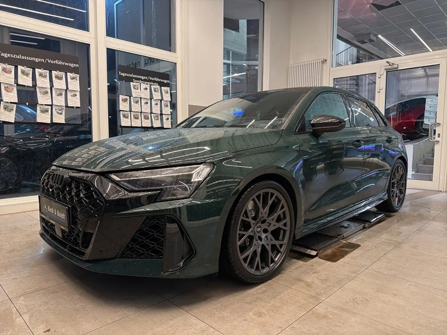 Audi RS3 2.5TFSI*INDIVIDUAL,PANO,LEDER,SPORT-AGA* - 2