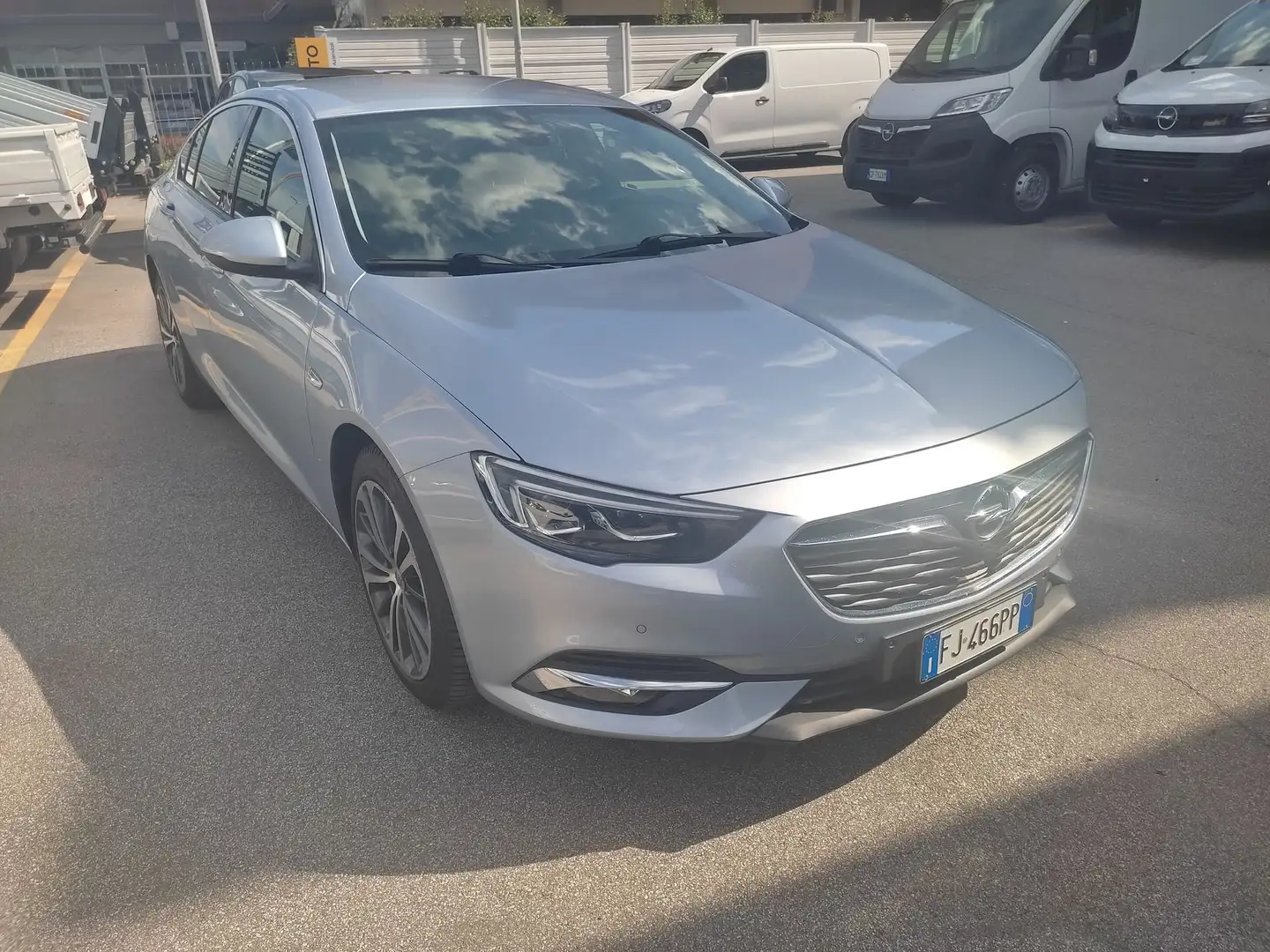 Opel Insignia 1.6 CDTI 136CV Start&Stop Sports Tourer Cosmo Bus Blau - 1