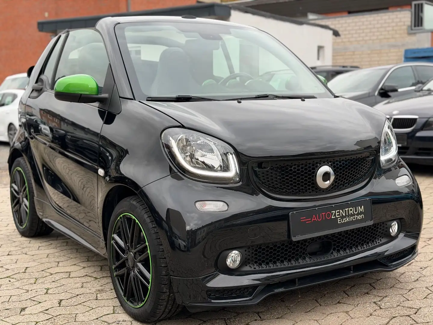 smart forTwo fortwo cabrio greenflash Brabus Paket Schwarz - 1