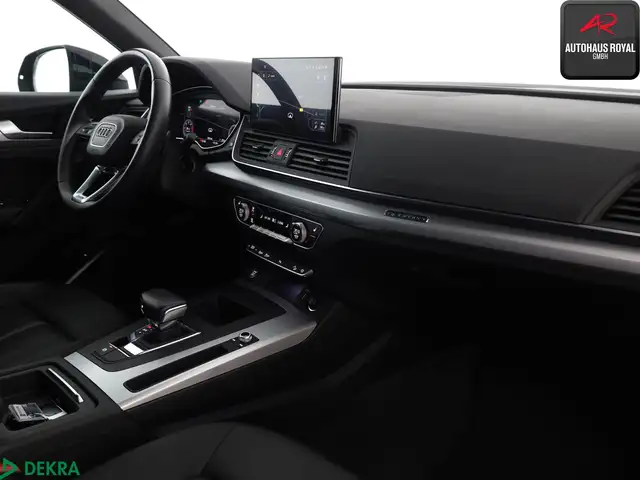 Audi Q5 view 11