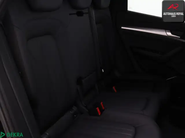 Audi Q5 view 12
