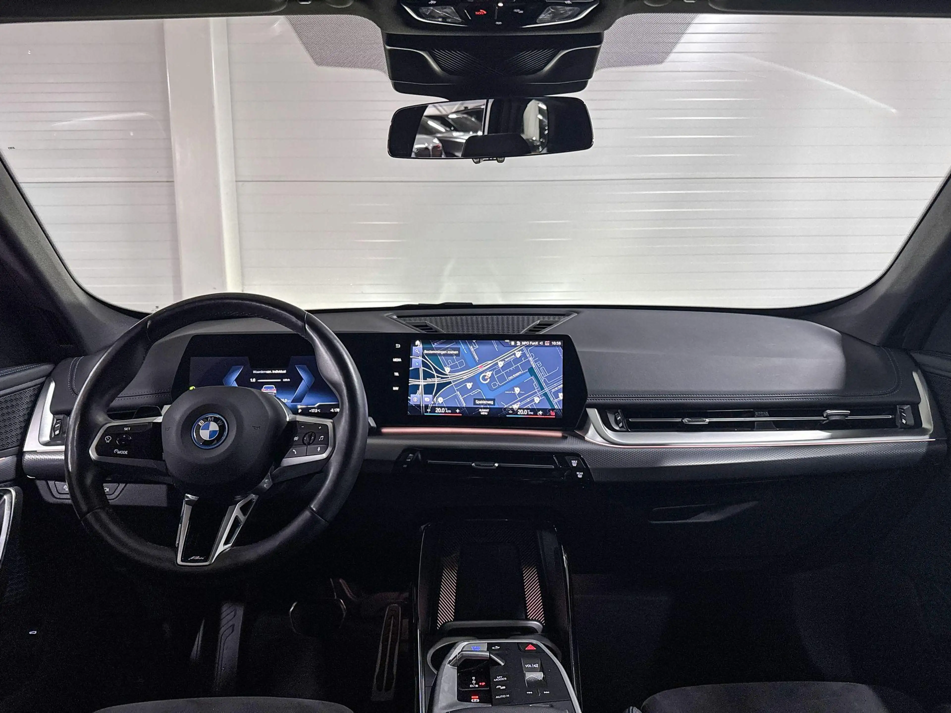 BMW iX1 xDrive30 Launch Edition | M-Sport | Trekhaak | Pre — photo 11