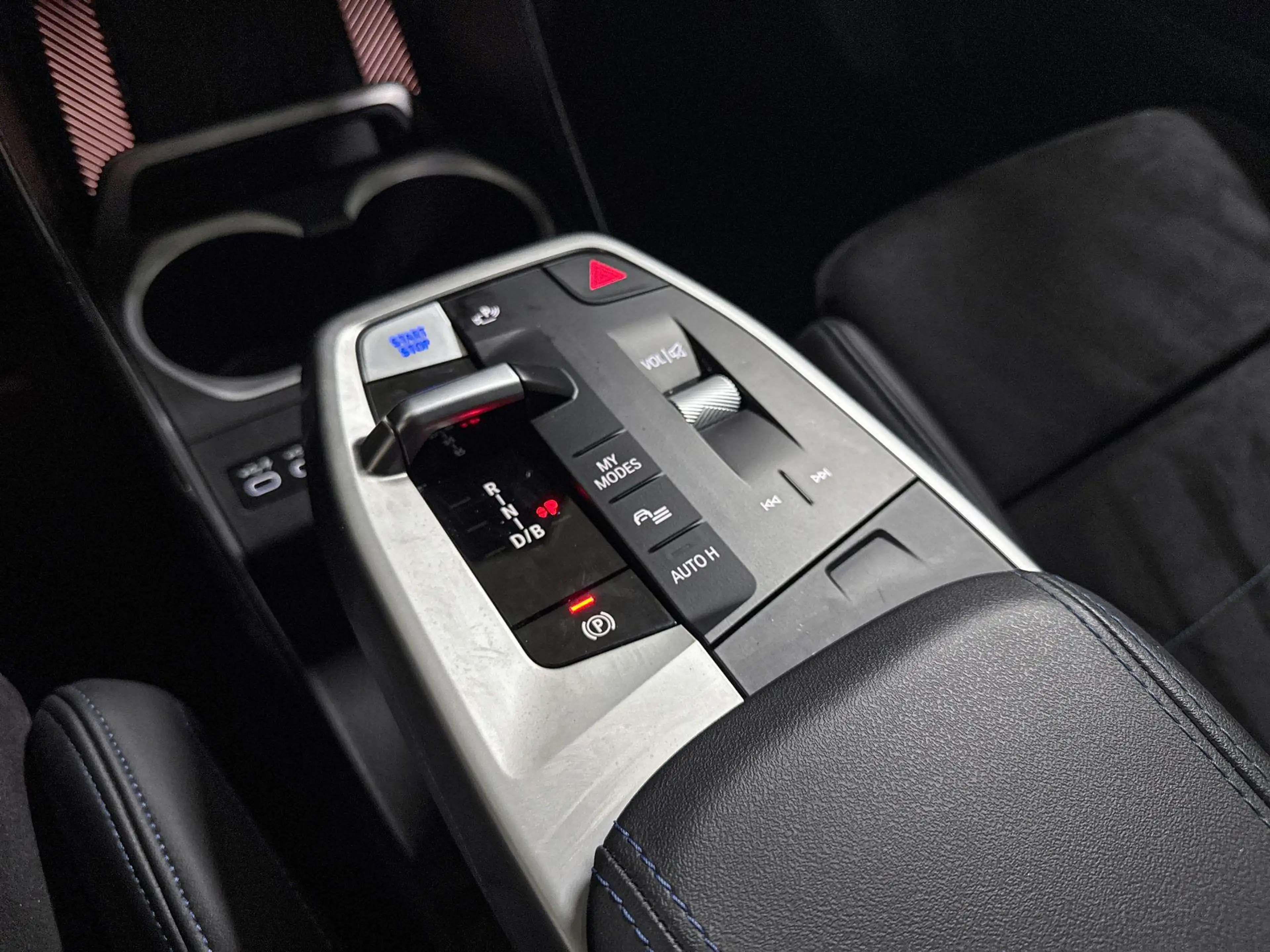 BMW iX1 xDrive30 Launch Edition | M-Sport | Trekhaak | Pre — photo 15
