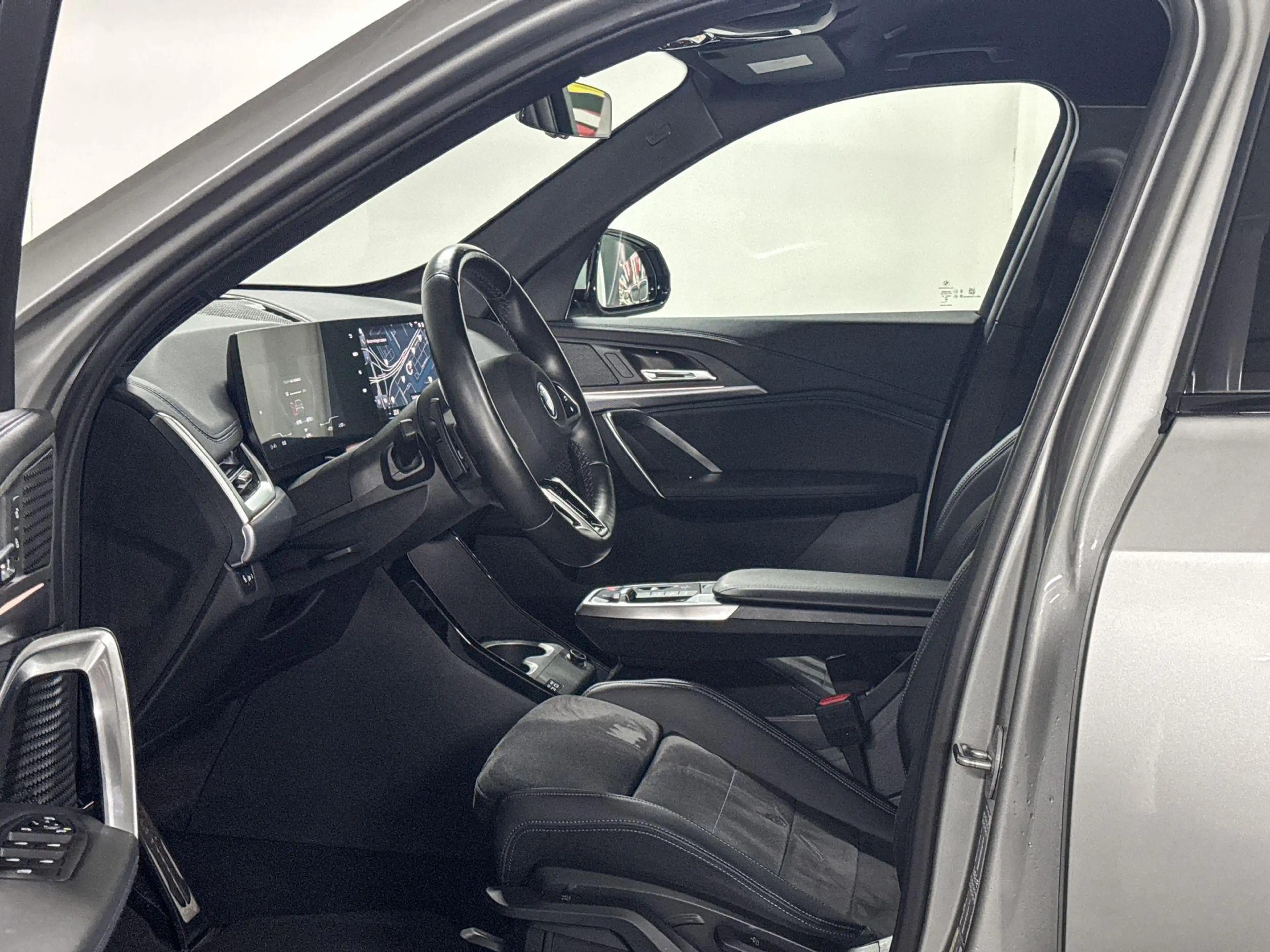 BMW iX1 xDrive30 Launch Edition | M-Sport | Trekhaak | Pre — photo 9