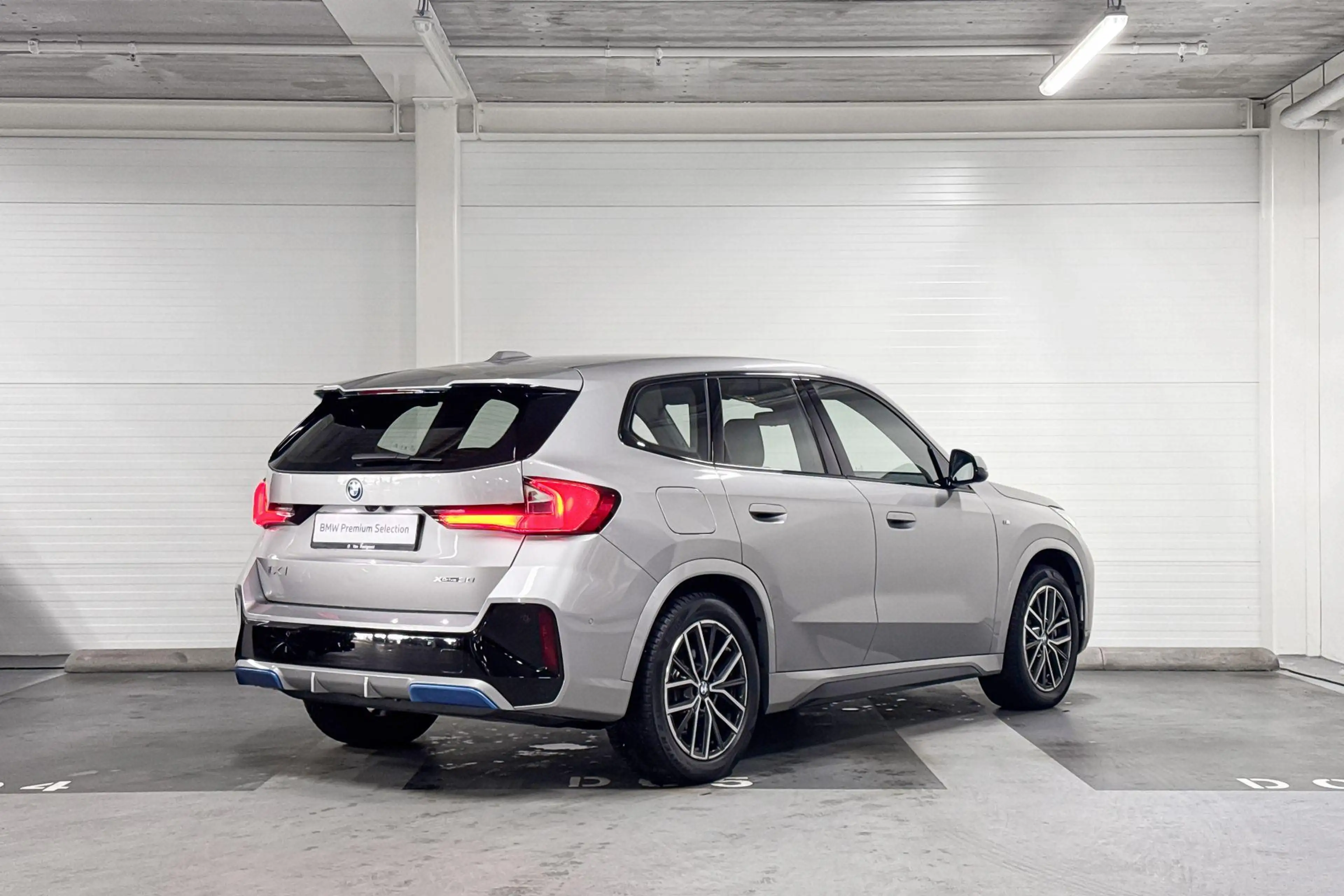 BMW iX1 xDrive30 Launch Edition | M-Sport | Trekhaak | Pre — photo 7