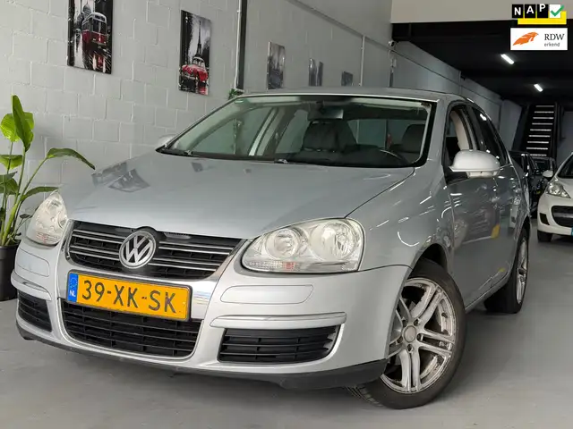 Volkswagen Jetta 1.6 Trendline/ AUTOMAAT/ nap/ 1jaar apk/ airco/ EL