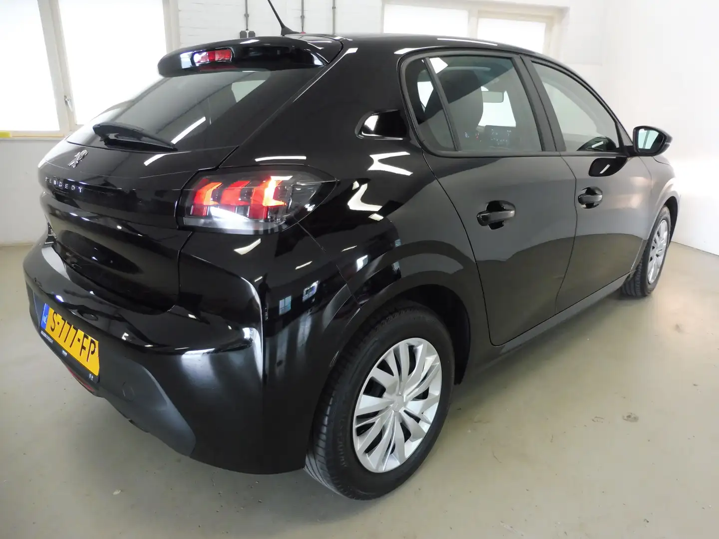 Peugeot 208 1.2 PureTech Active AppleCarplay | Navi | Cruise | Zwart - 2