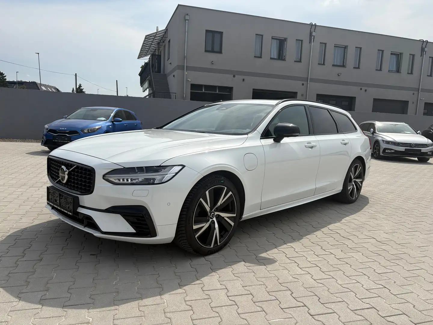 Volvo V90 T6 AWD RECHARGE PHEV Weiß - 1