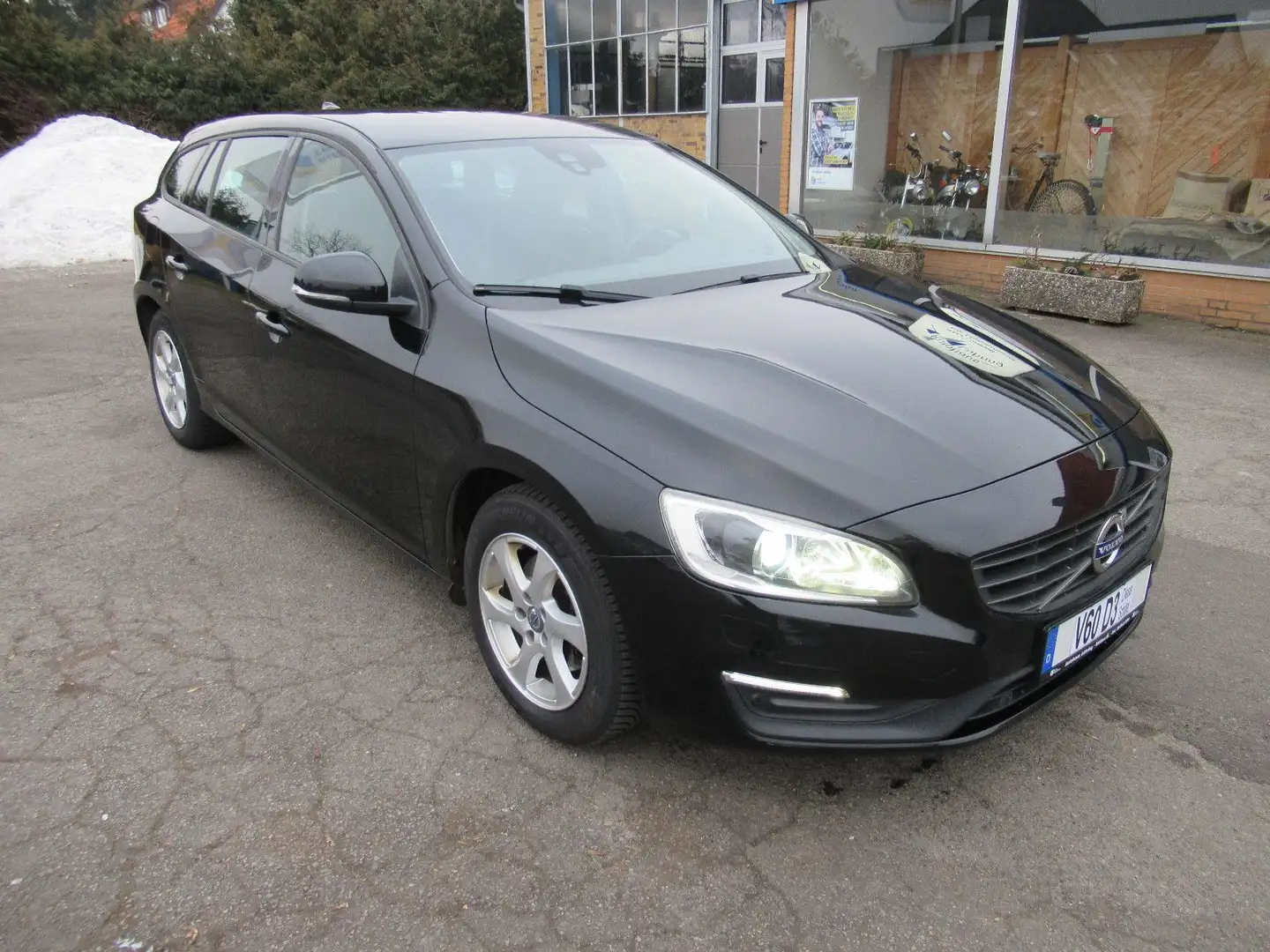Volvo V60 D3 Kombi Linje Business Schwarz - 2