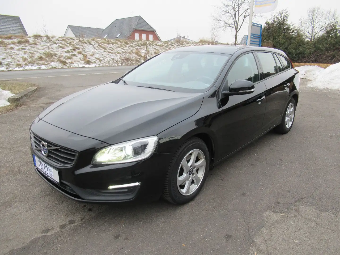 Volvo V60 D3 Kombi Linje Business Schwarz - 1