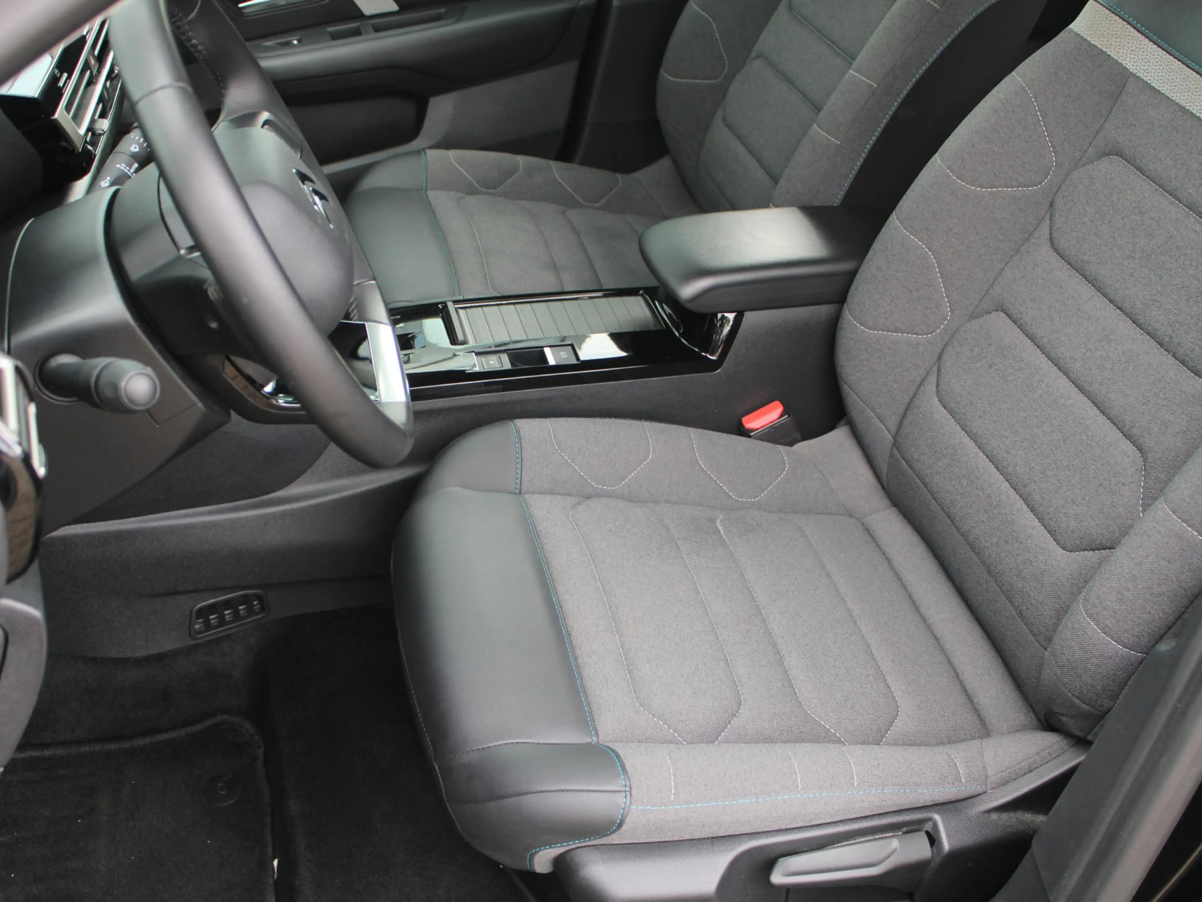 Citroen E-C4 Electric FEEL 50 kWh | Apple Carplay / Climate / Camera — photo 13