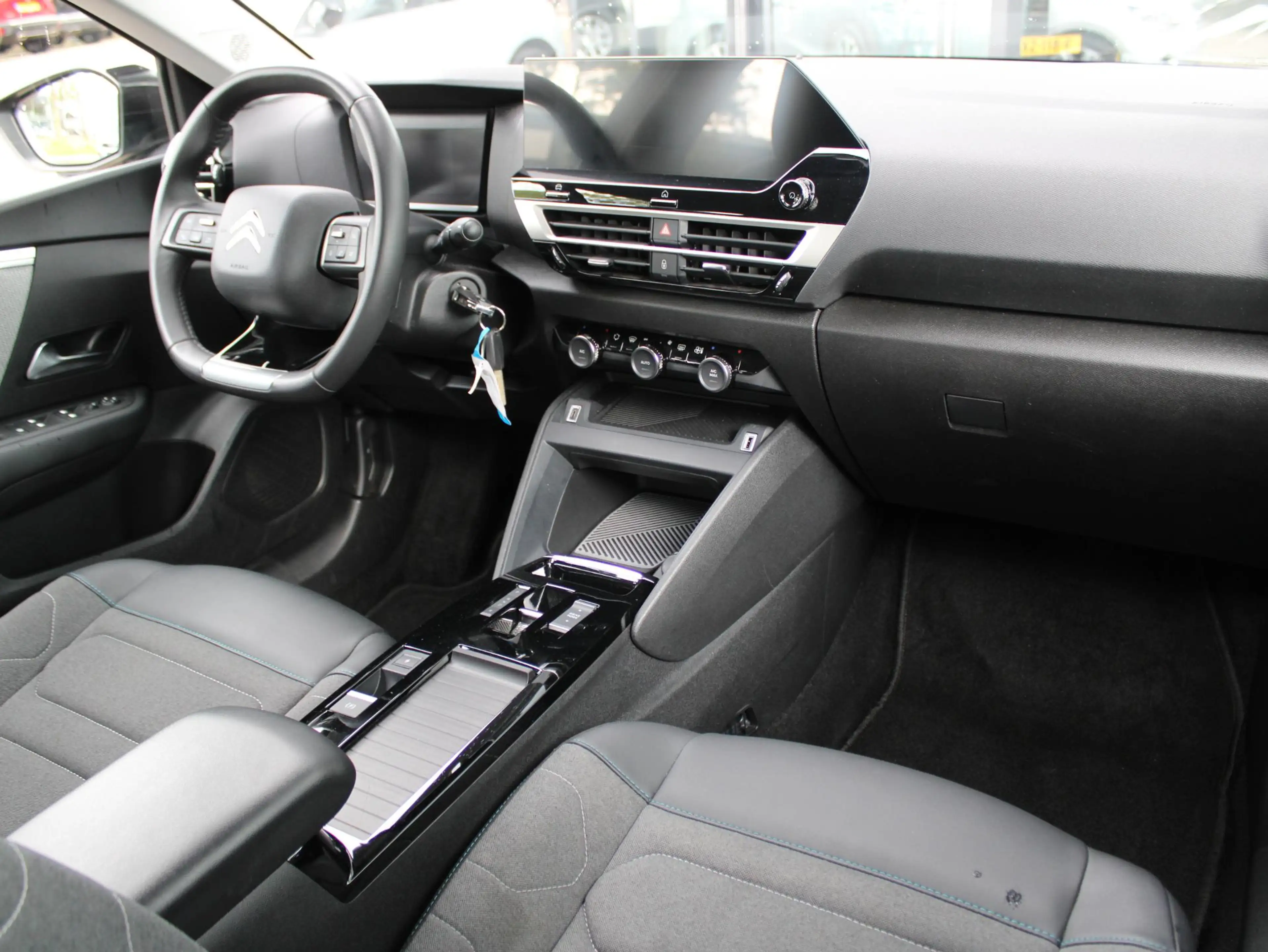 Citroen E-C4 Electric FEEL 50 kWh | Apple Carplay / Climate / Camera — photo 3