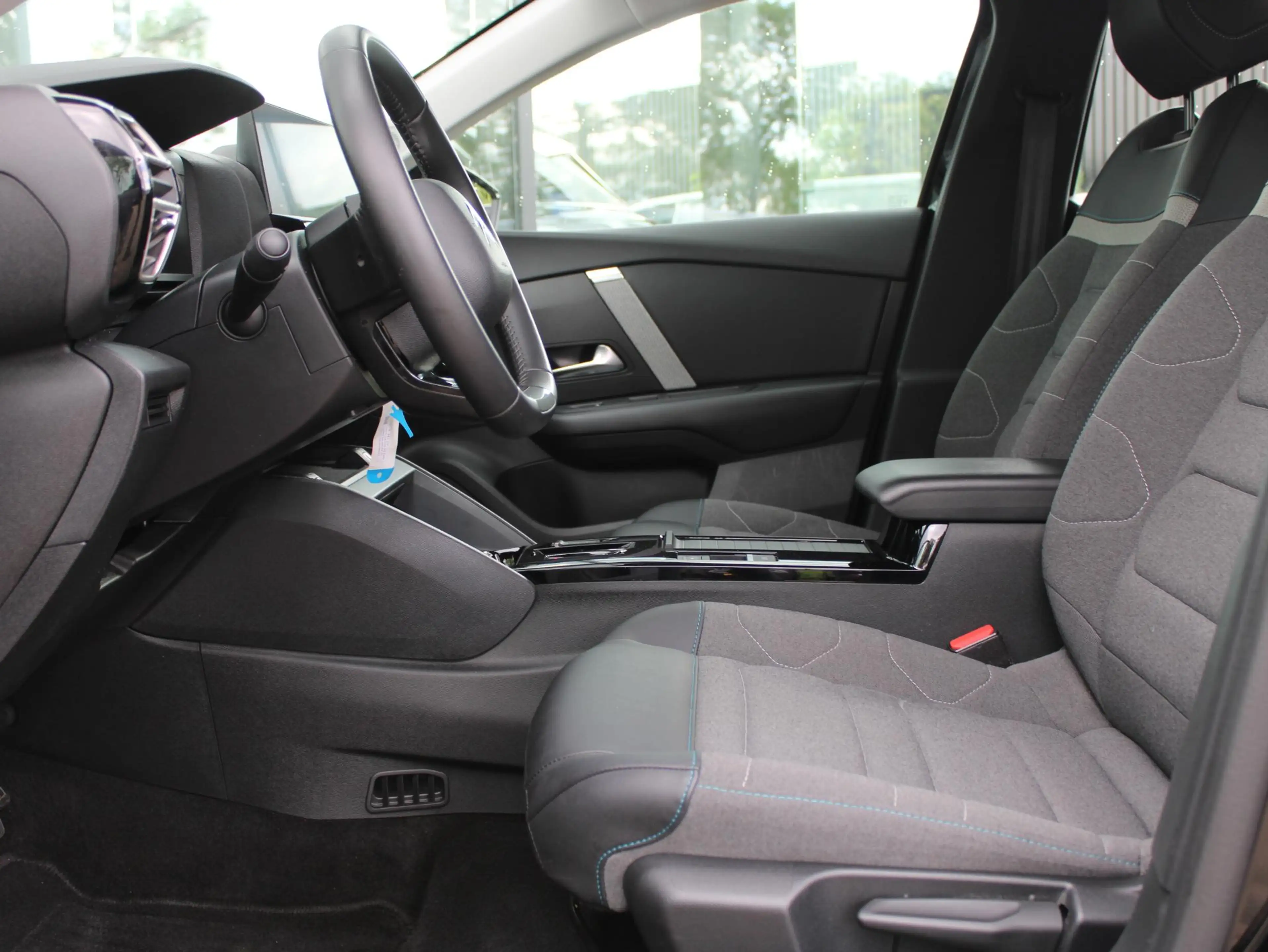 Citroen E-C4 Electric FEEL 50 kWh | Apple Carplay / Climate / Camera — photo 12