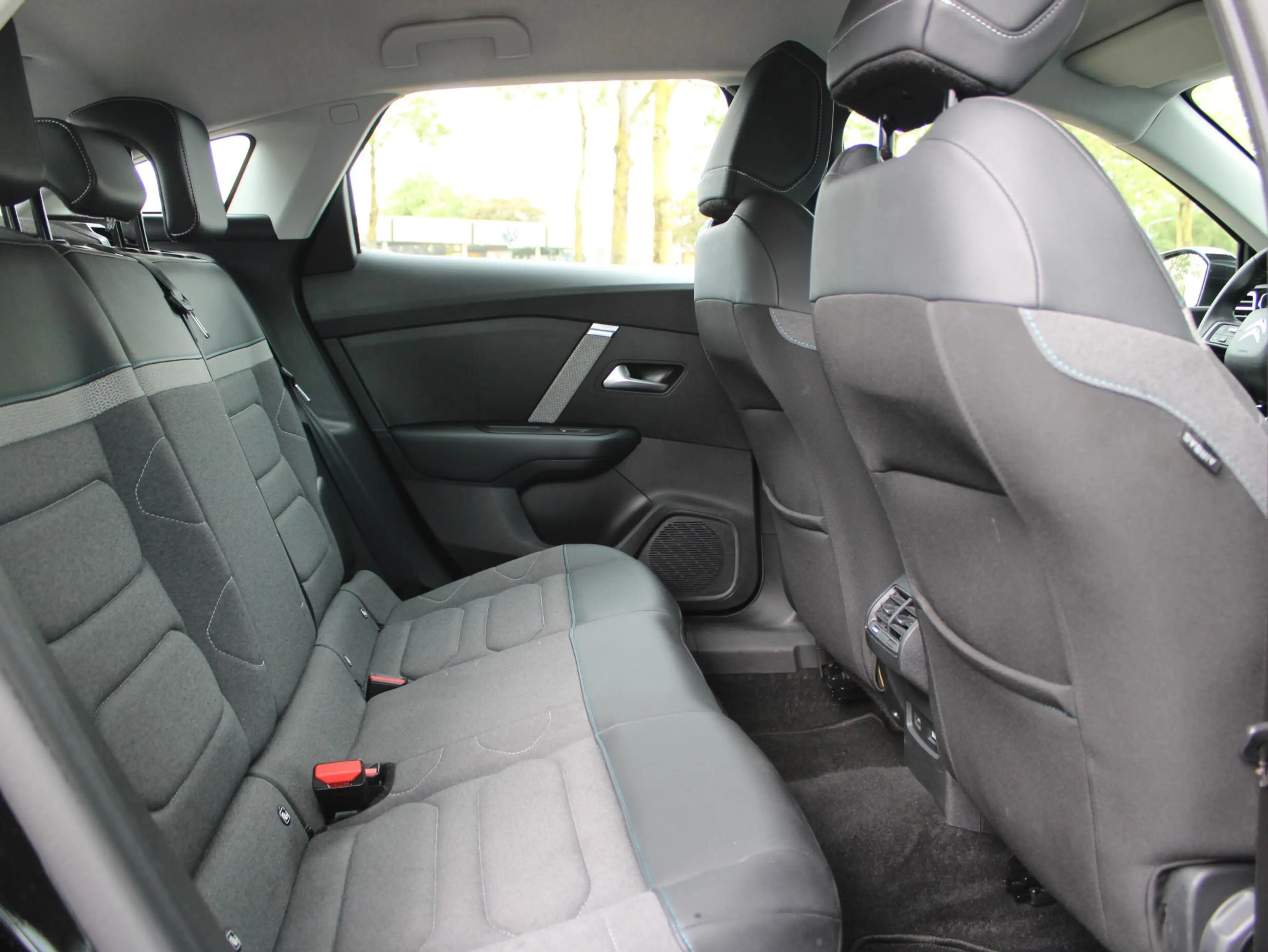Citroen E-C4 Electric FEEL 50 kWh | Apple Carplay / Climate / Camera — photo 8