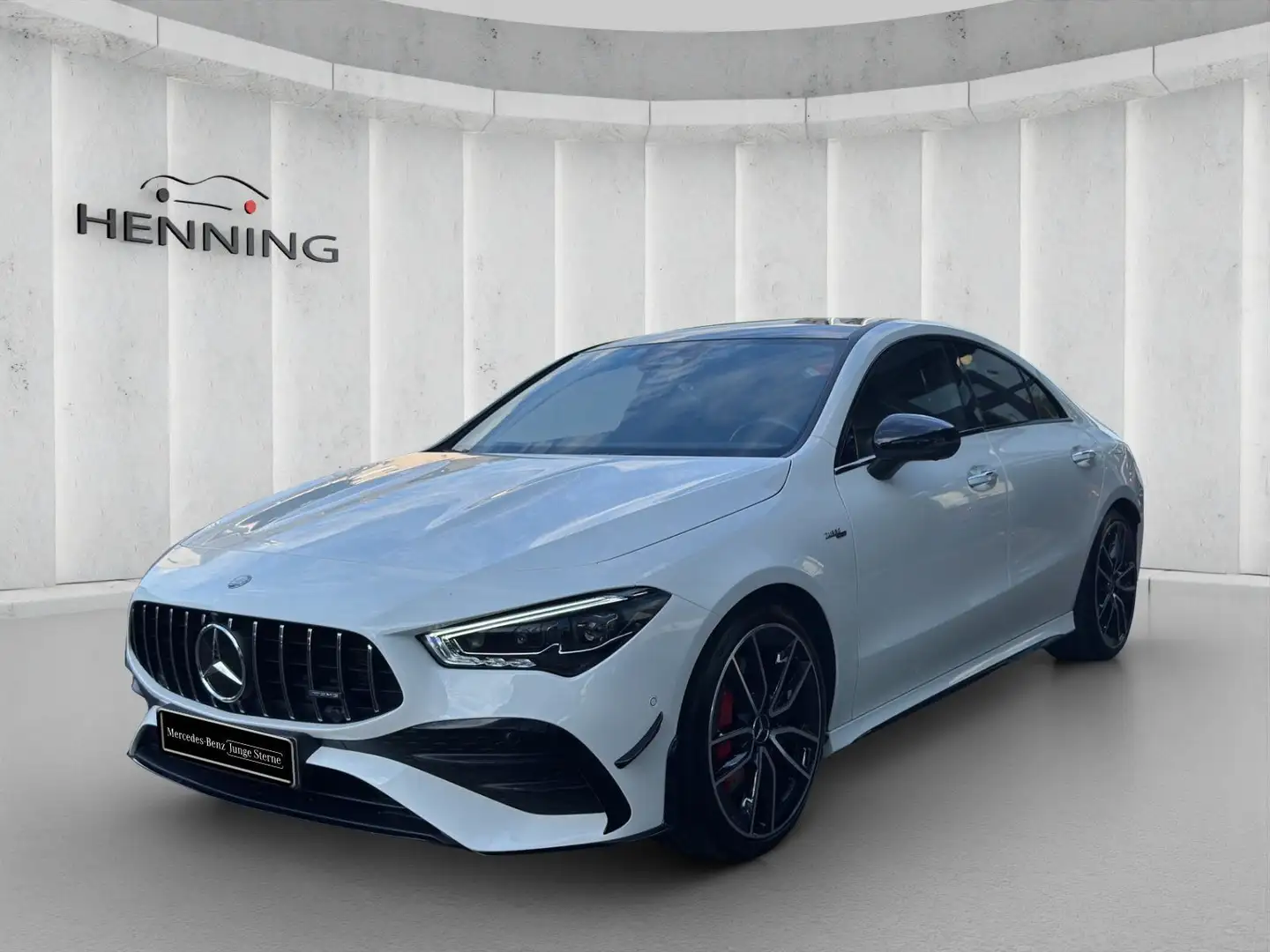 Mercedes-Benz CLA 35 AMG 4M Night Aero Pano Burm Distronic 19" bijela - 1