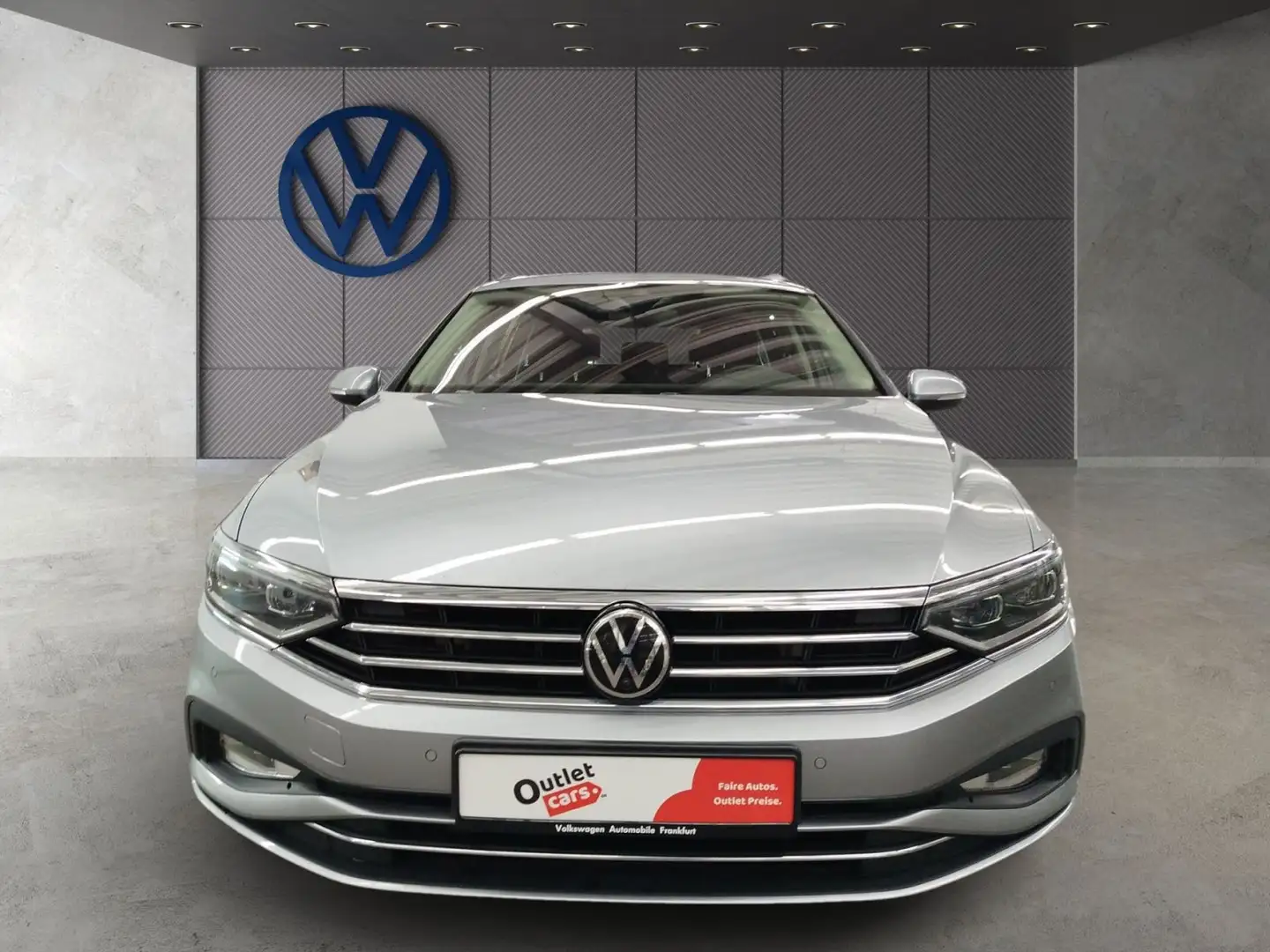 Volkswagen Passat Variant 2.0 TDI Business IQ.Light Navi AC Silber - 2