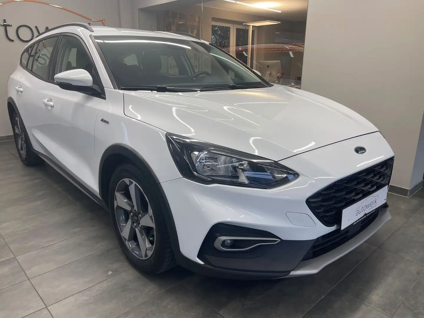 Ford Focus Turnier Active*AUT./Navi/Einparkhilfe/ALU* Blanc - 1
