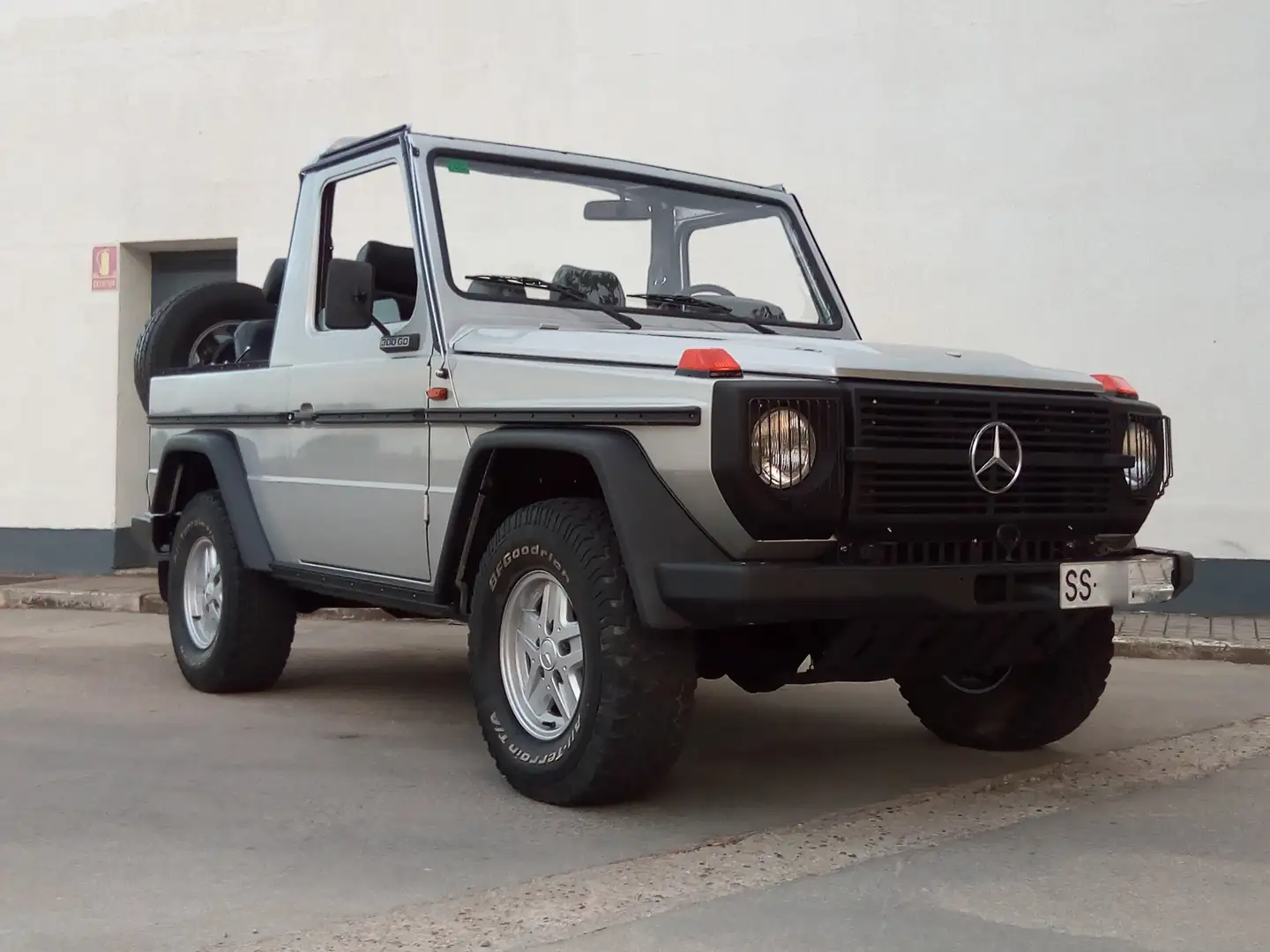 Mercedes-Benz G 300 gd Cabrio Серебристый - 1