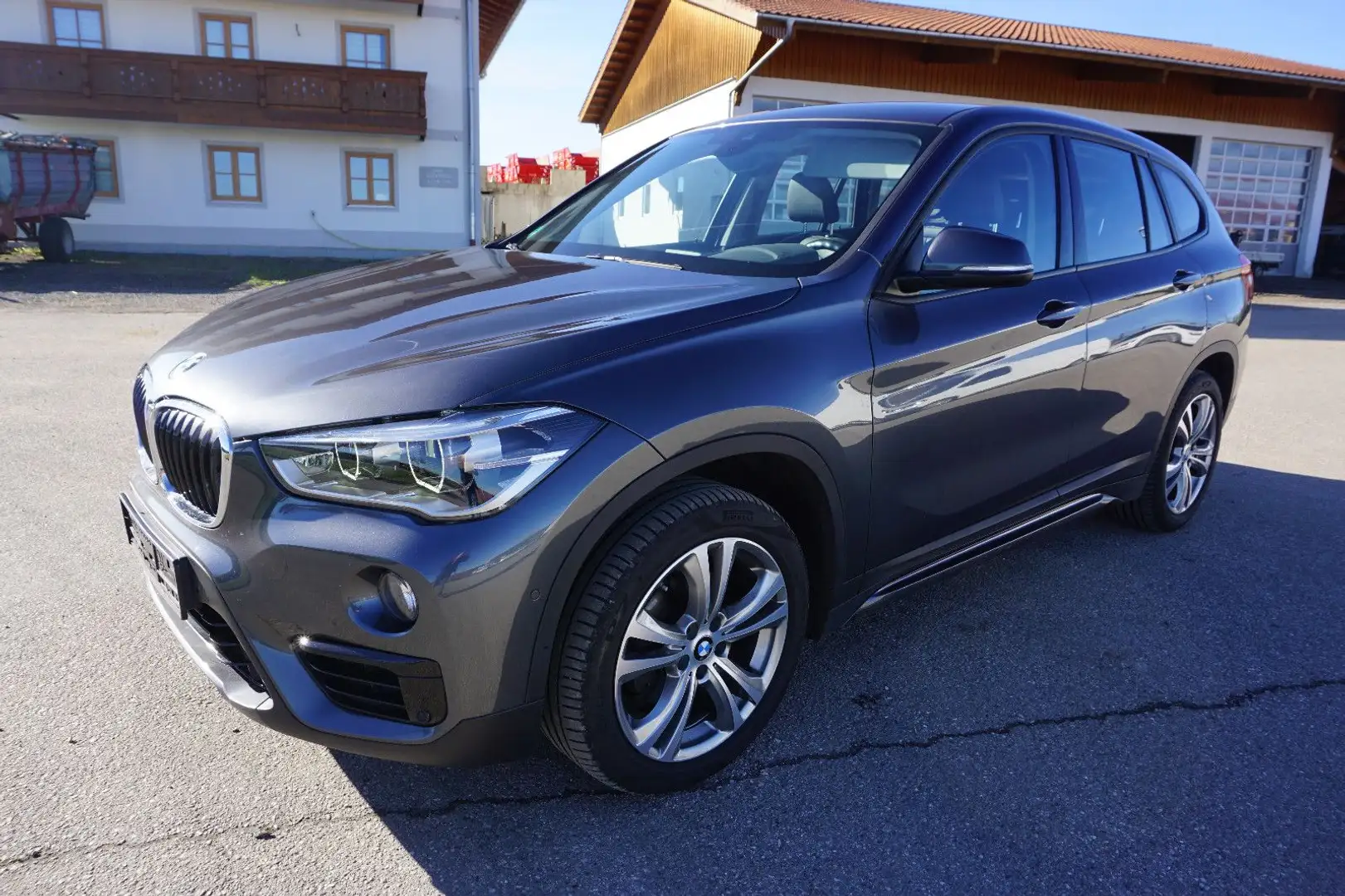 BMW X1 xDrive 18 d Sport Line/1.Hand/Allrad Grau - 1