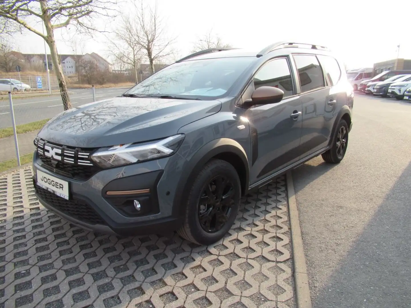 Dacia Jogger TCe 110 Extreme++Navi+Rückfahrkamera+SZH Grijs - 1
