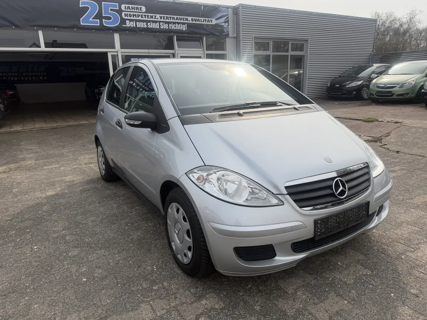 Mercedes-Benz A 150 2.Hand Automatik/Klima/39000Km/24 M.Garantie Silber - 1