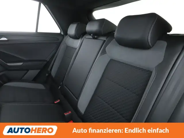 Volkswagen T-Roc view 14