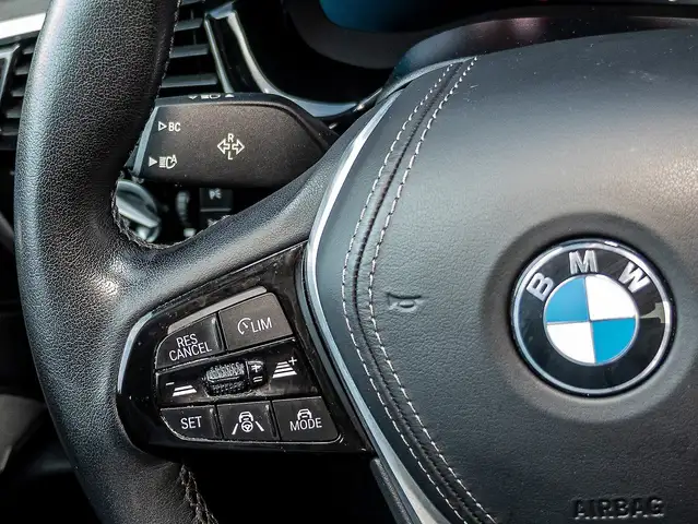 BMW 5 Series view 13