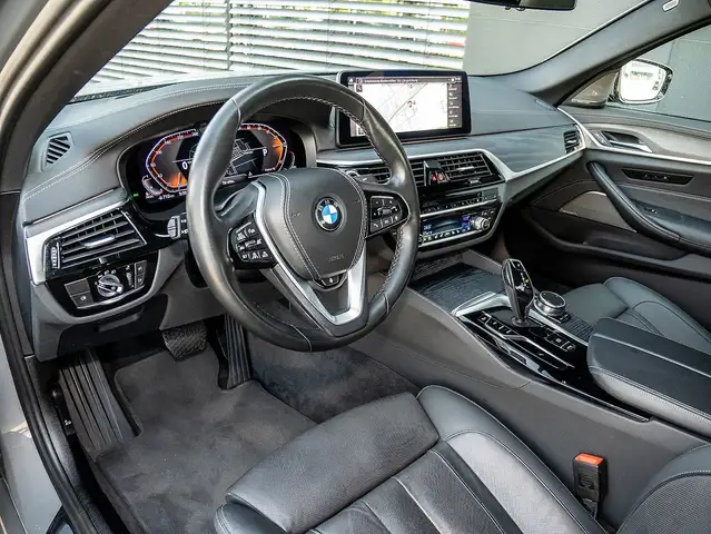 BMW 5 Series view 3