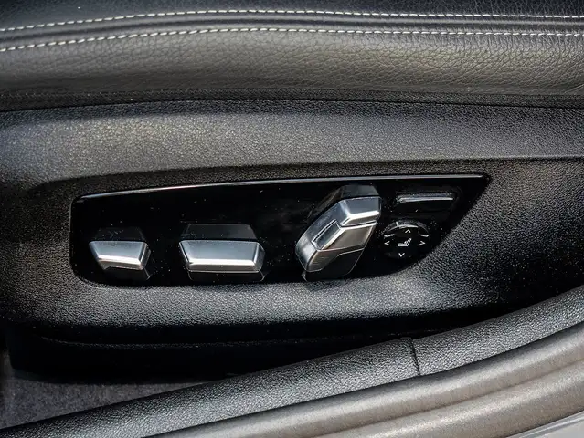 BMW 5 Series view 15